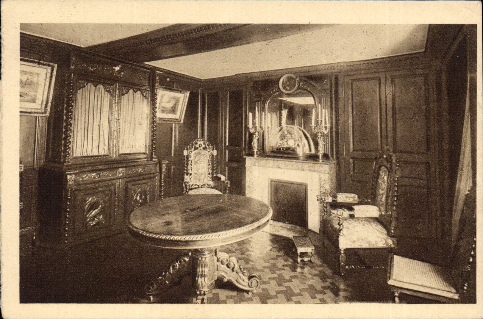 Salle à manger des « Buissonnets » — intérieur richement décoré — éditeur non identifié