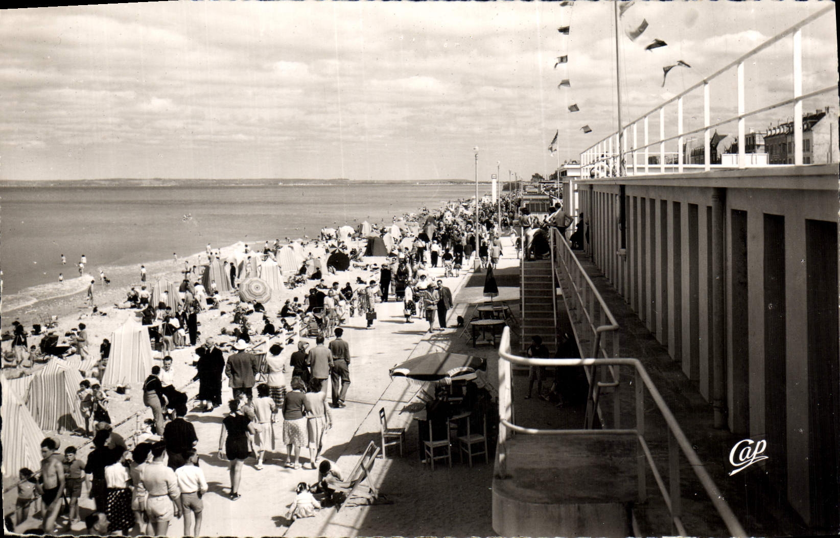 CPA Luc sur Mer Vue d'ensemble de la Plage 