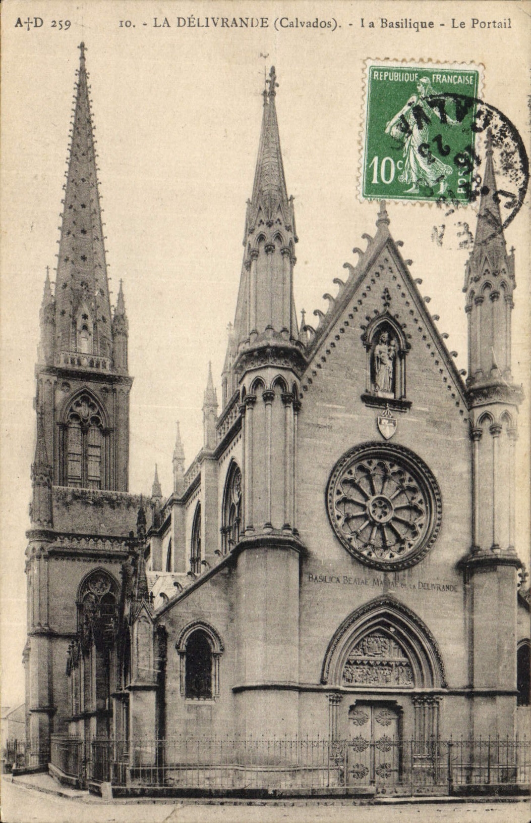 CPA La Delivrande calvados La Basilique Le Portail 