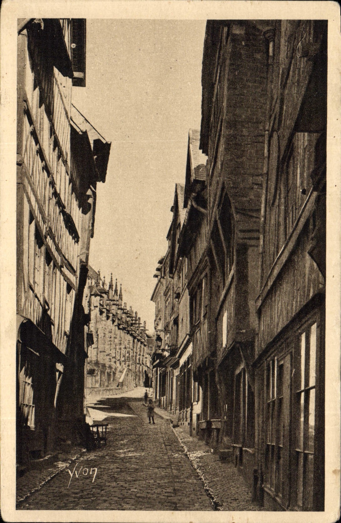 CPA Lisieux Vielles Maisons de la Rue aux Feves 