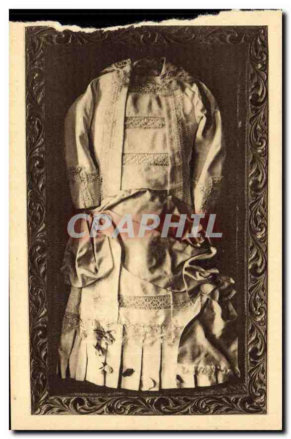CPA Robe blanche avee ceinture rose dont Sainte Therese de l'Enfant Jesus 