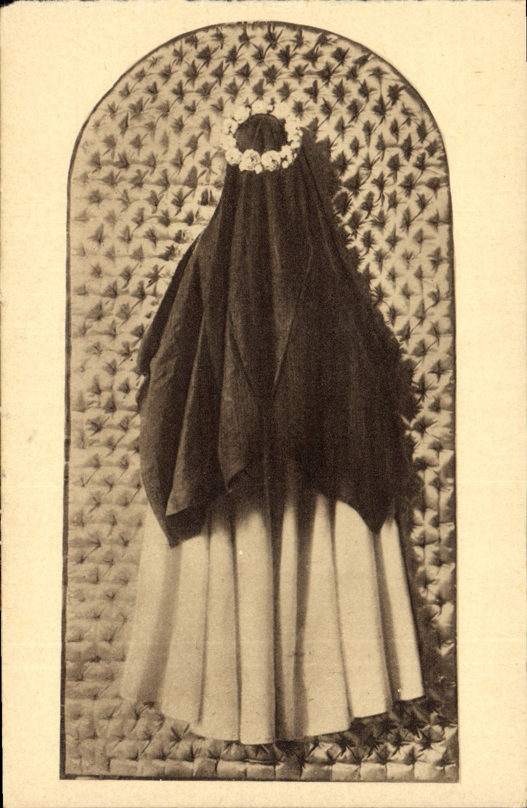 Sainte Thérèse de l'Enfant-Jésus — Manteau blanc et grand voile — éditeur non visible, n° de série 9