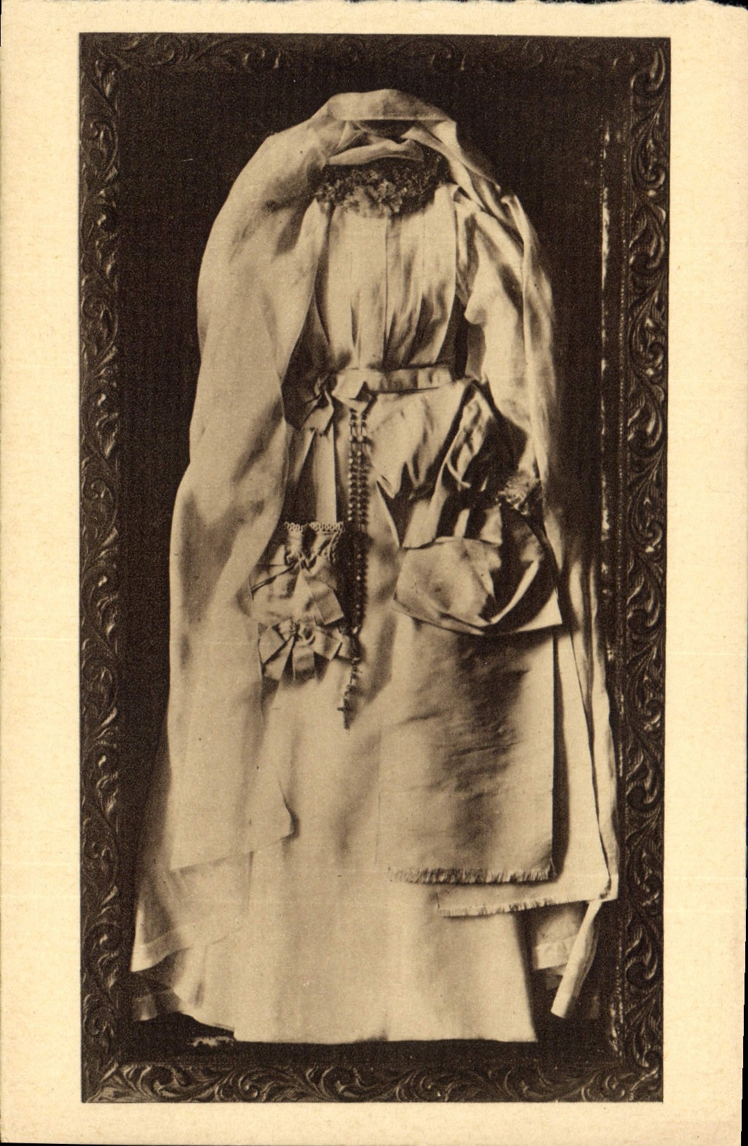 Toilette de 1ère Communion de Sainte Thérèse de l'Enfant-Jésus — série CPAPHIL n°6