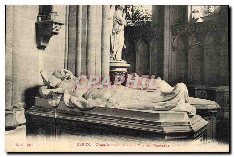 CPA Dreux Chapelle St Louis une vue des Tombeaux 