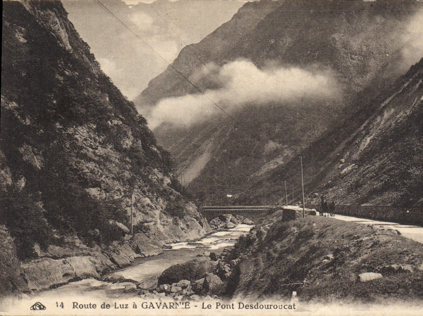 CPA Route de Luz a Gavarnie le Pont Desdouroucat 
