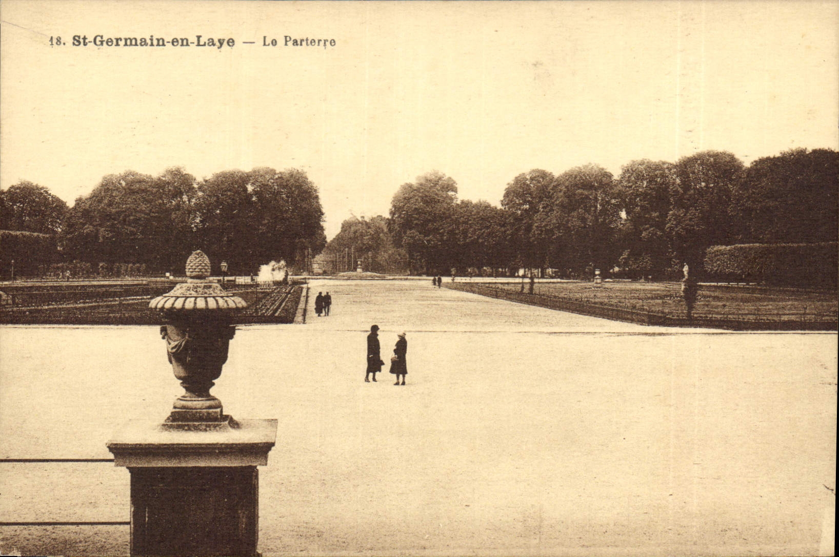 St-Germain-en-Laye — Le Parterre — Ed. R. Lévèque