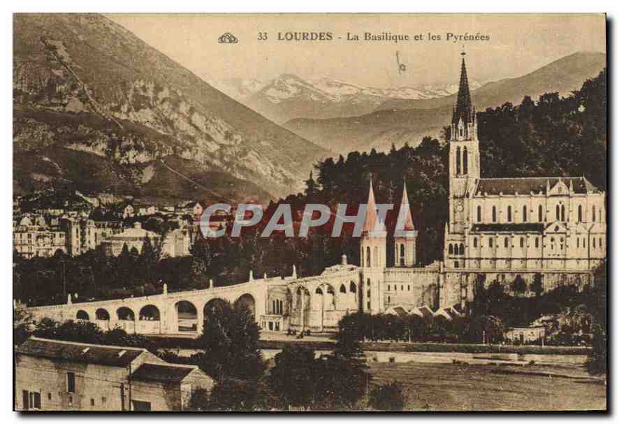 CPA Lourdes la Basilique et les Pyrenees 