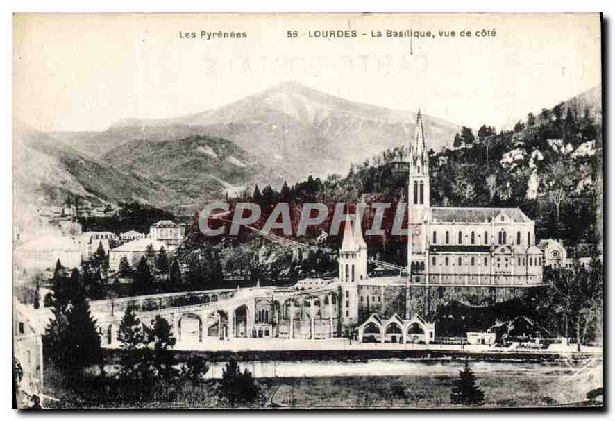CPA Les Pyrenees Lourdes la Basilique vue de cote 
