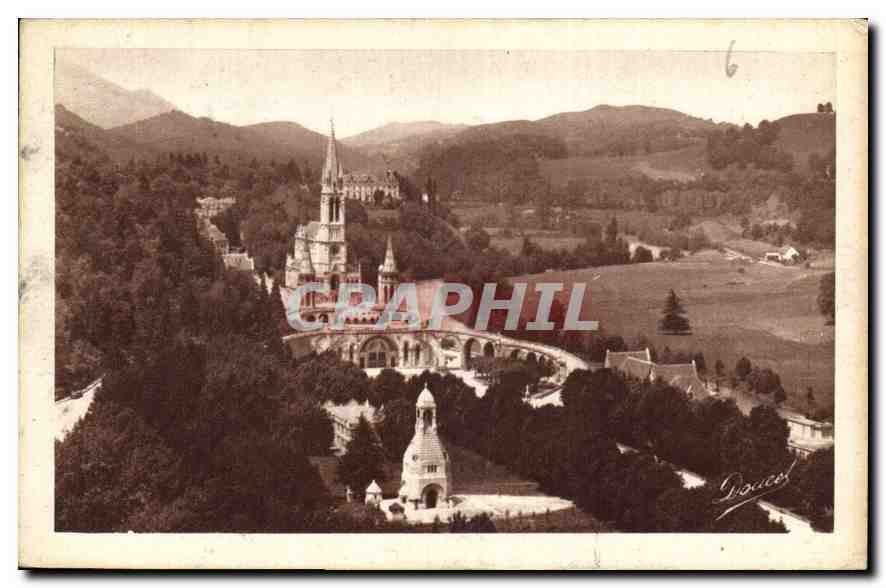 CPA Lourdes la Basilique et le Monument Interallie vus du Chateau Fort 