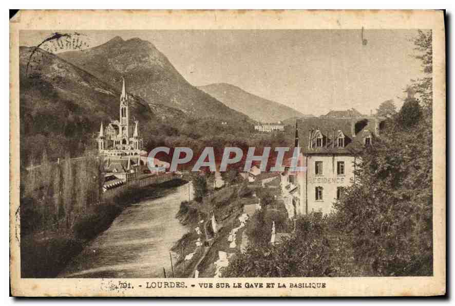 CPA Lourdes vue sur le Gave et la Basilique 