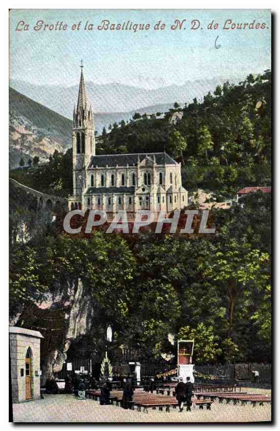 CPA La Grotte et la Basilique de N D de Lourdes 