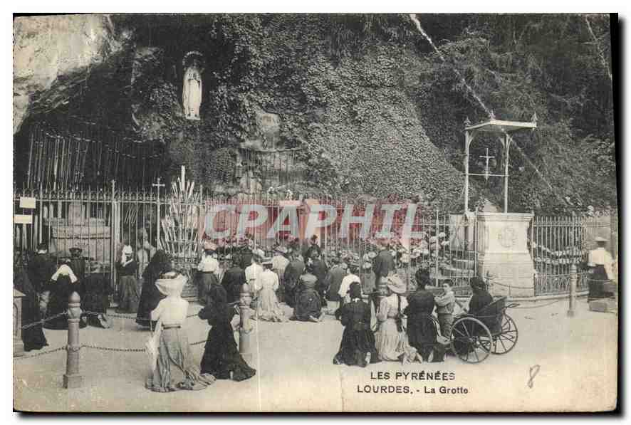 CPA Les Pyrenees Lourdes la Grotte 