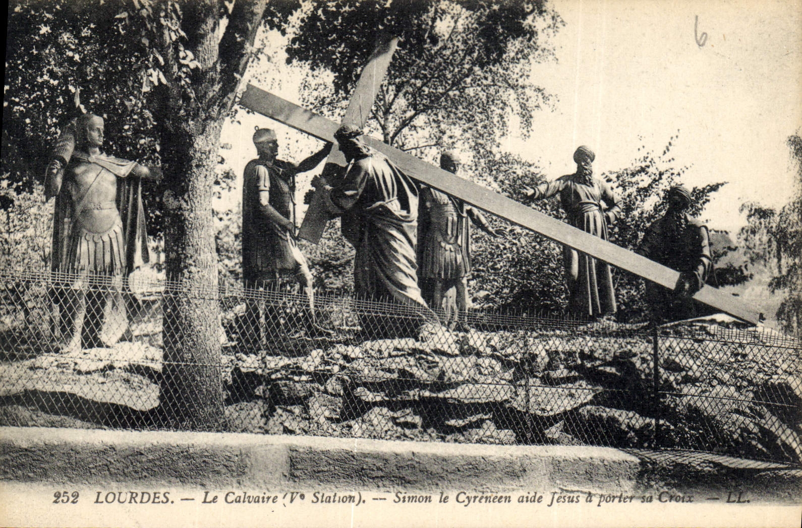 CPA Lourdes le Calvaire V Station Simon le Cyreneen aide a Porter sa Croix 