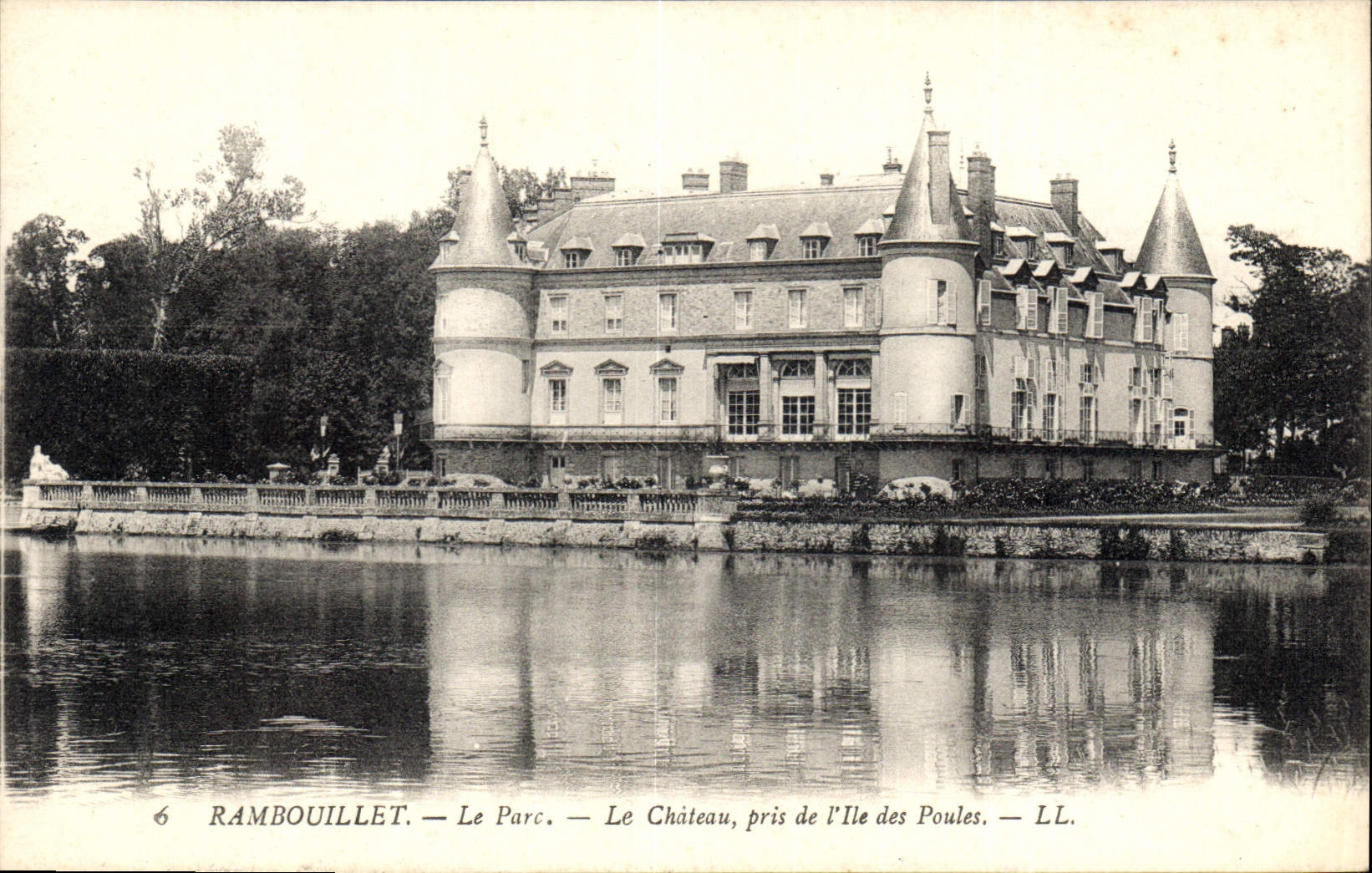 Rambouillet — Der Park — Das Schloss, gesehen von Île des Poules — LL.