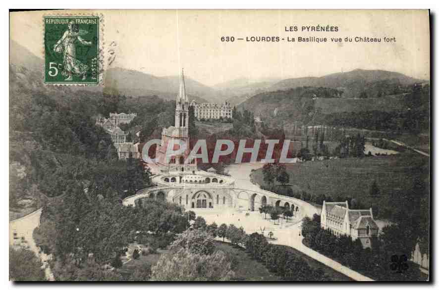 CPA Les Pyrenees Lourdes la Basilique vue du Chateau Fort 