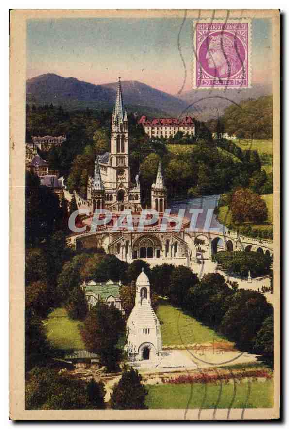 CPA Lourdes la Basilique vue du Chateau Fort 