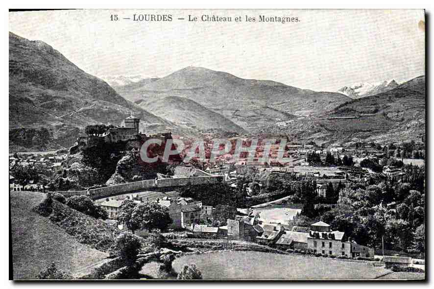 CPA Lourdes Le Chateau et les Montagnes 