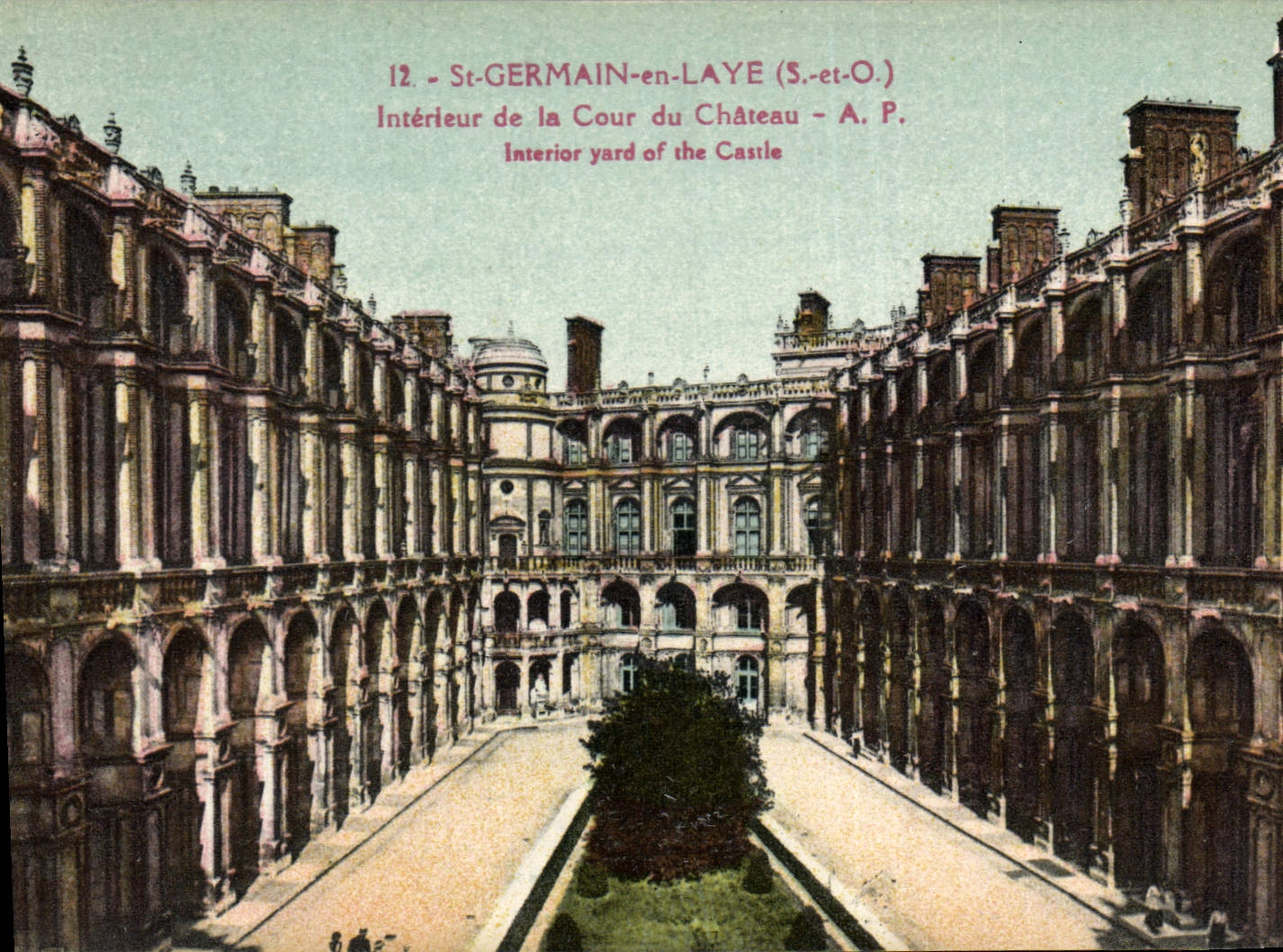 St-GERMAIN-en-LAYE (S.-et-O.) — Intérieur de la Cour du Château — A. P.
