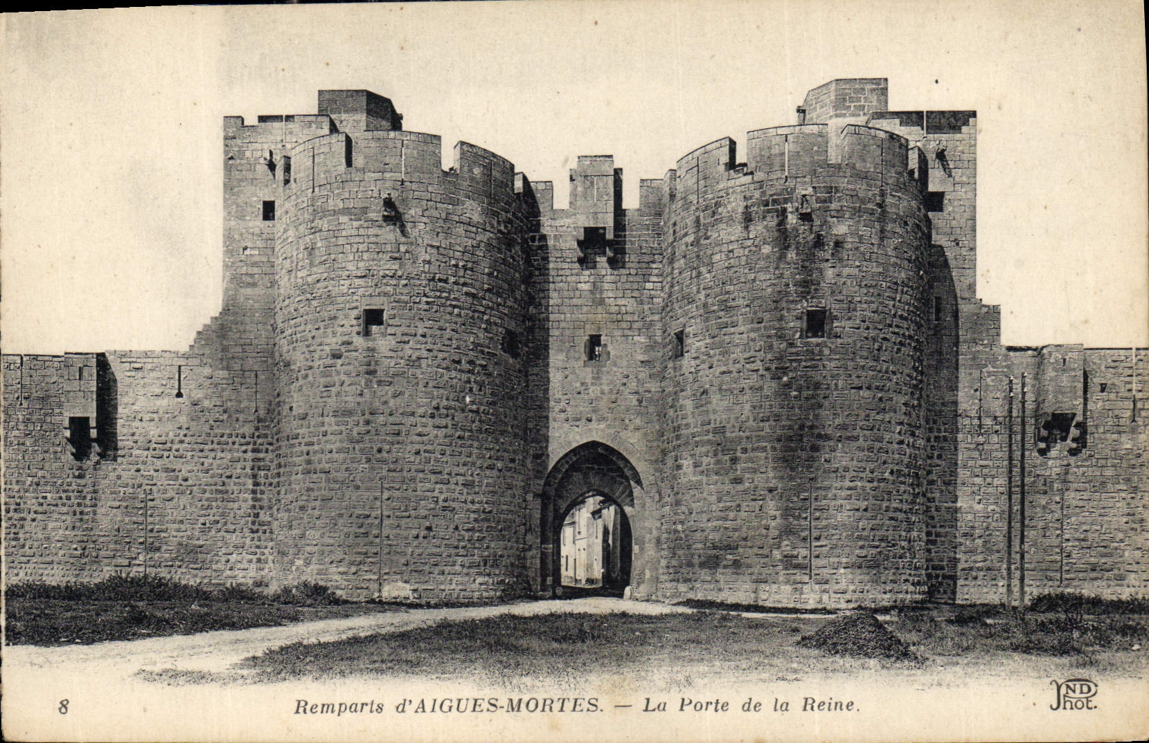 Remparts d'AIGUES-MORTES — La Porte de la Reine — NDHOT