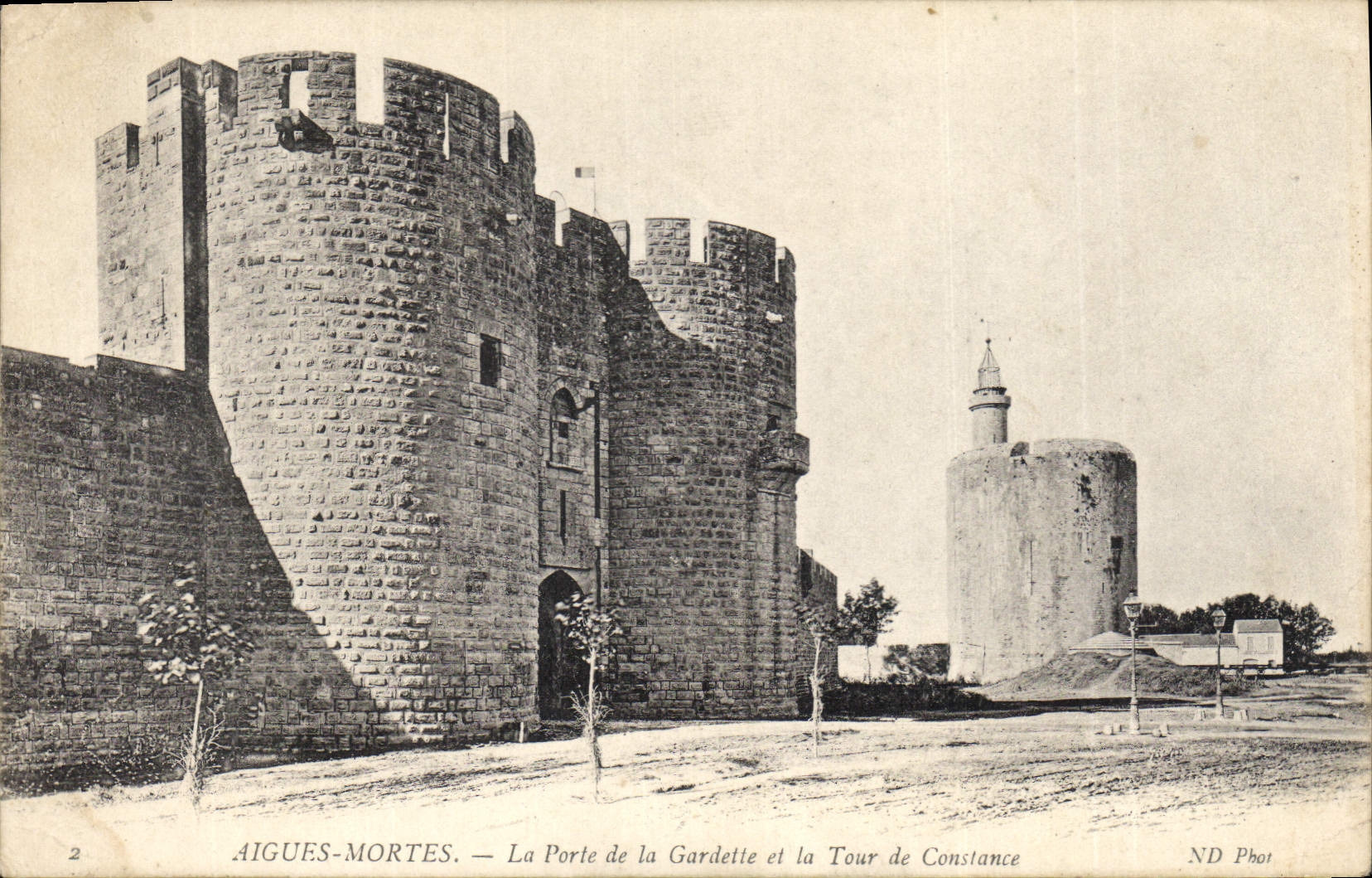 Aigues-Mortes — La Porte de la Gardette und die Tour de Constance — ND Phot