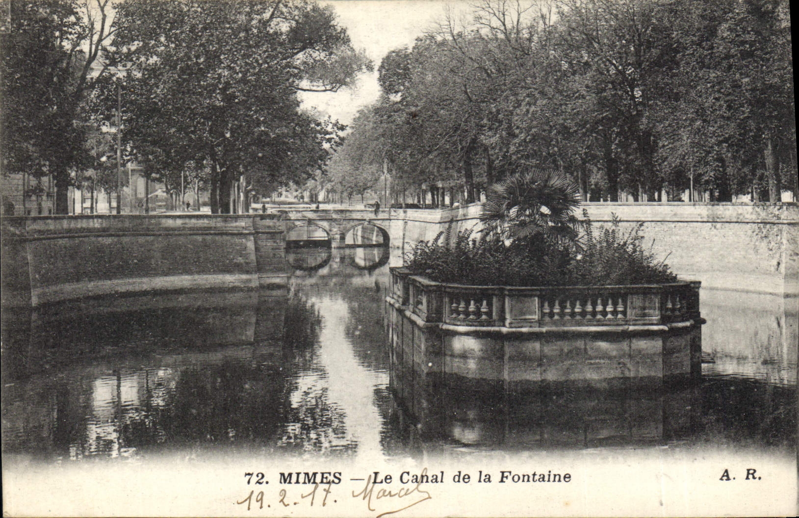 CPA Aigues Mortes Le Canal de la Fontaine 