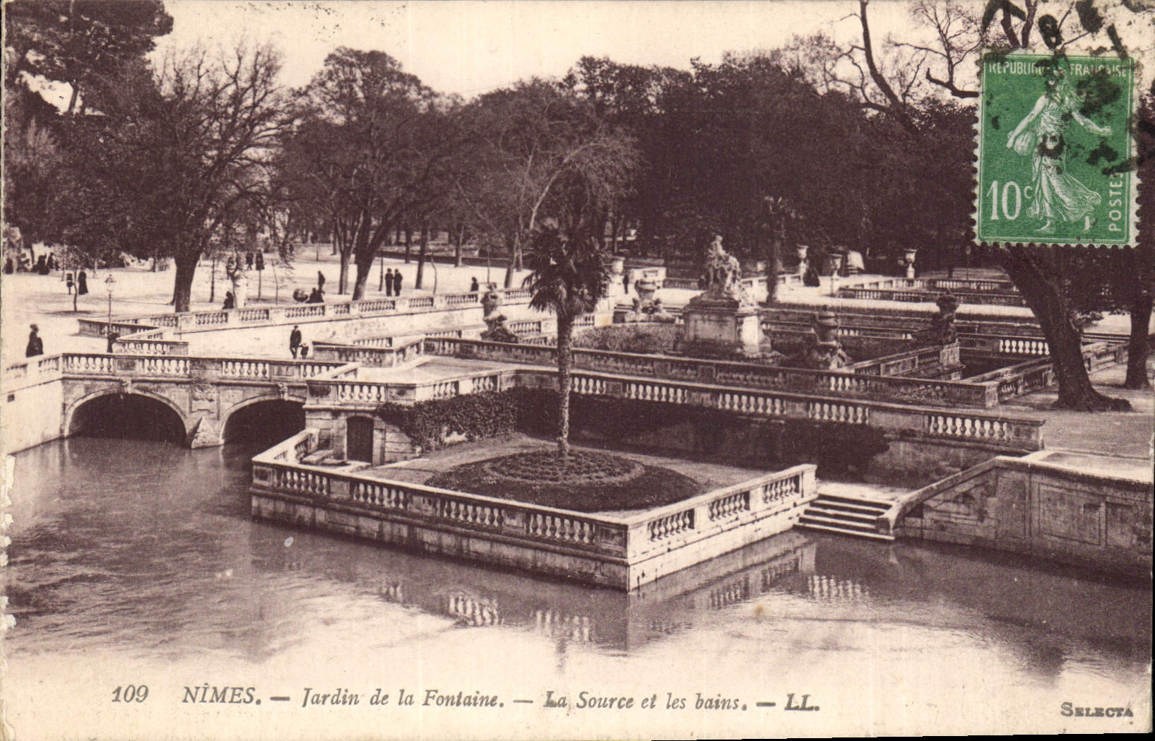 Nîmes — Jardin de la Fontaine — La Source et les bains — LL. — Selecta