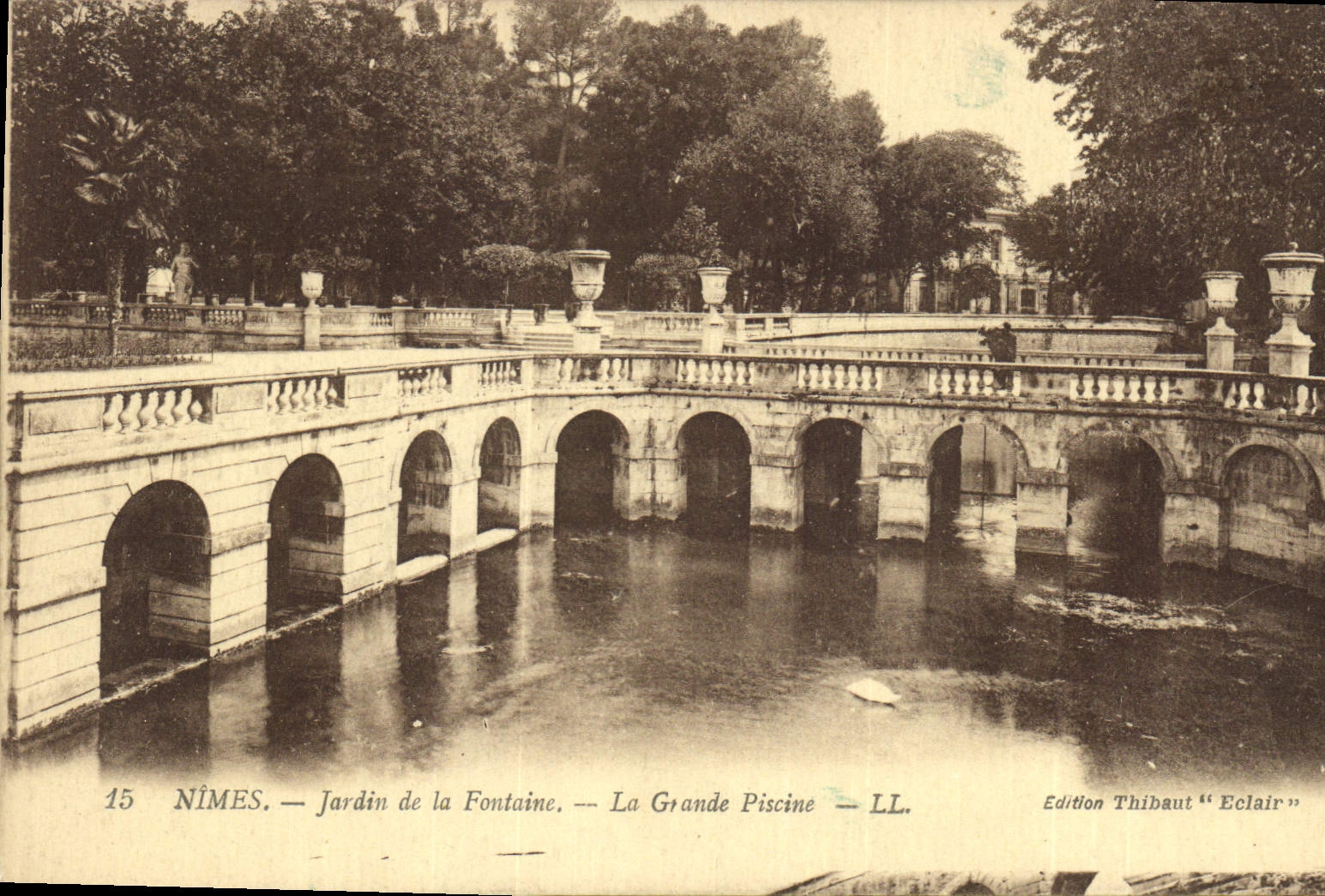 Nîmes — Jardin de la Fontaine — La Grande Piscine — Édition Thibaut "Eclair"