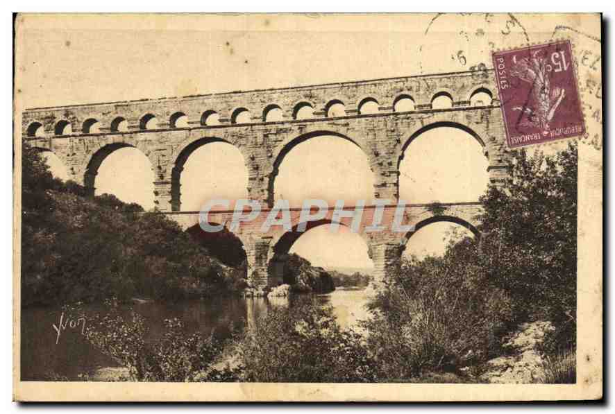 CPA La Douce France Environs de Nimes Gard Le Pont du Gard 