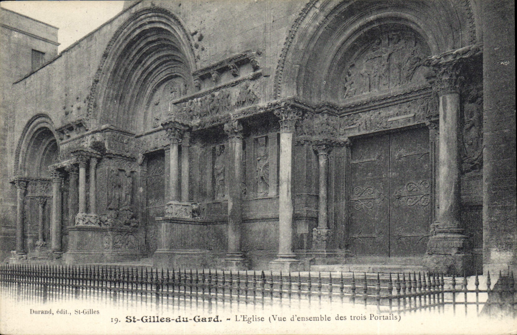 St-Gilles-du-Gard - L'Église (Vue d'ensemble des trois Portails) — Durand, édit., St-Gilles