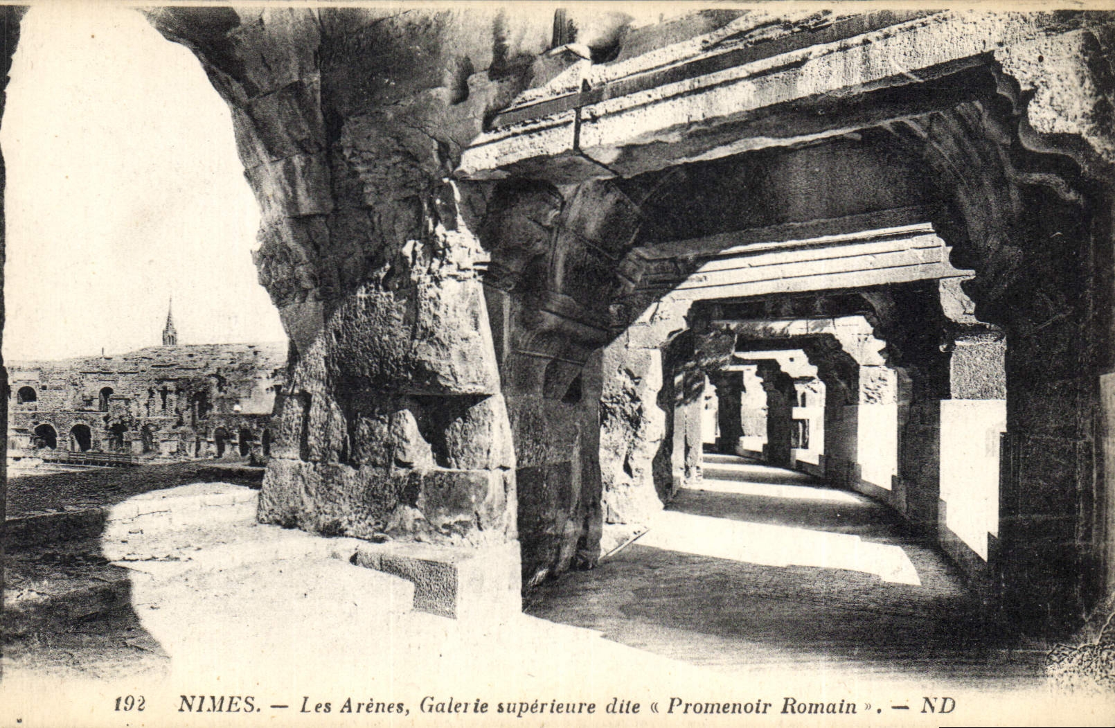 Nîmes — Les Arènes, Galerie supérieure dite « Promenoir Romain » — ND