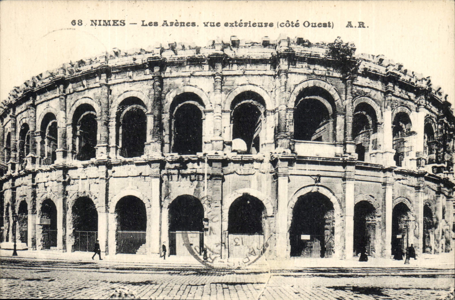 Nîmes — Les Arènes. Vue extérieure (côté Ouest) — A.R. n°68