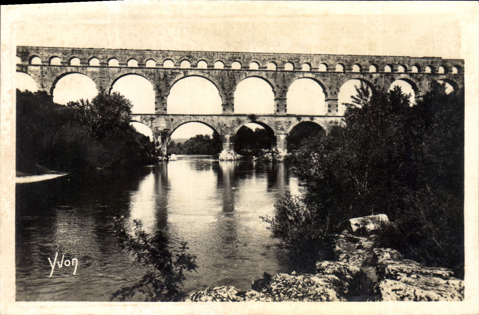 Pont du Gard — Environs de NIMES (Gard) — Yvon, Paris