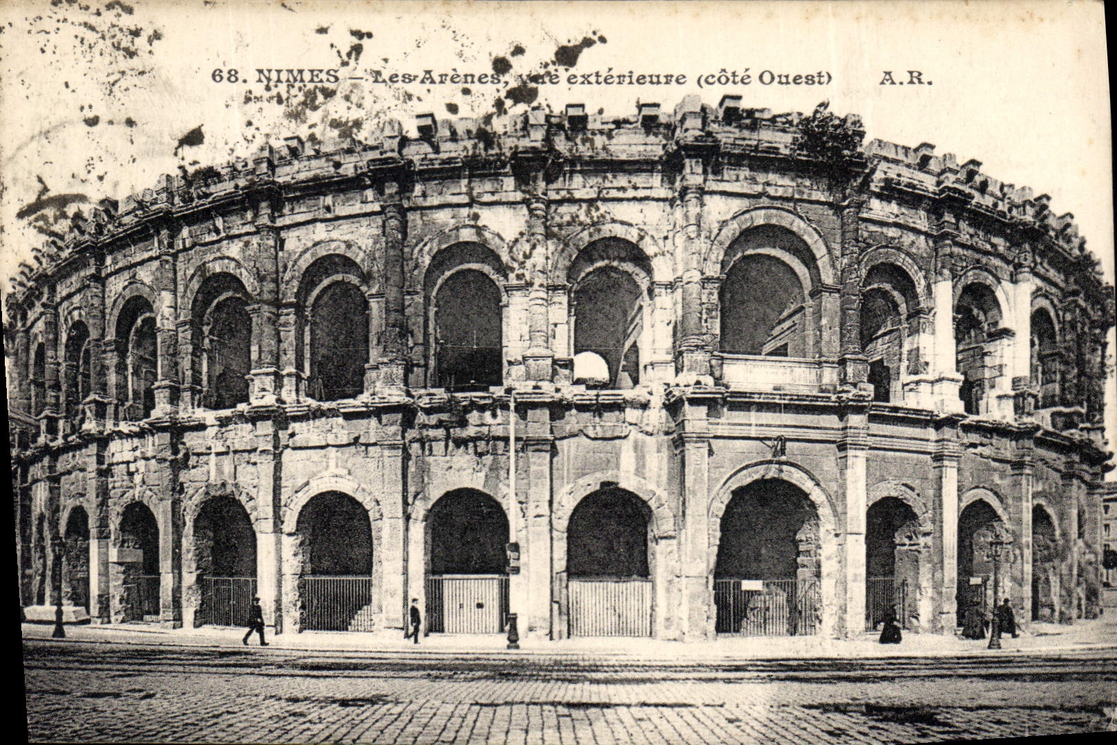 Nîmes — Les Arènes, vue extérieure (côté Ouest) — A.R. n°68