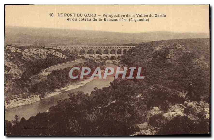 Le Pont du Gard — Perspective de la Vallée du Gardo et du coteau de la Balazaurière (à gauche)