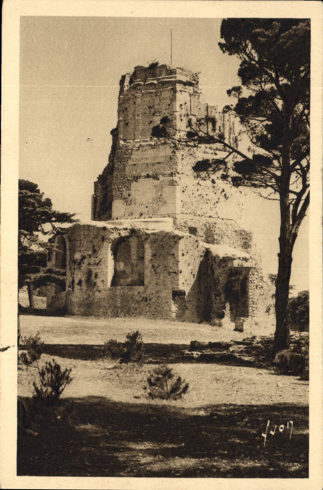 La Tour Magne — Nîmes (Gard) — éditeur La Douce France, n°36