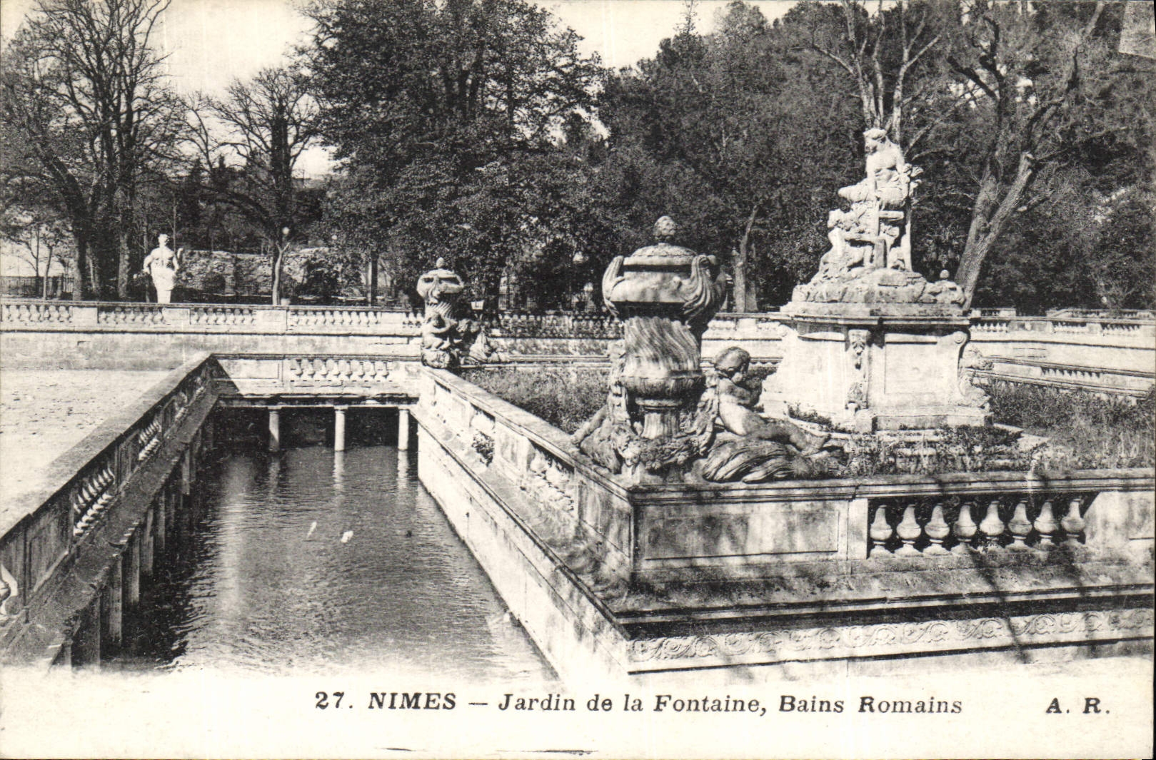Nîmes — Jardin de la Fontaine, Bains Romains — A.R. n°27