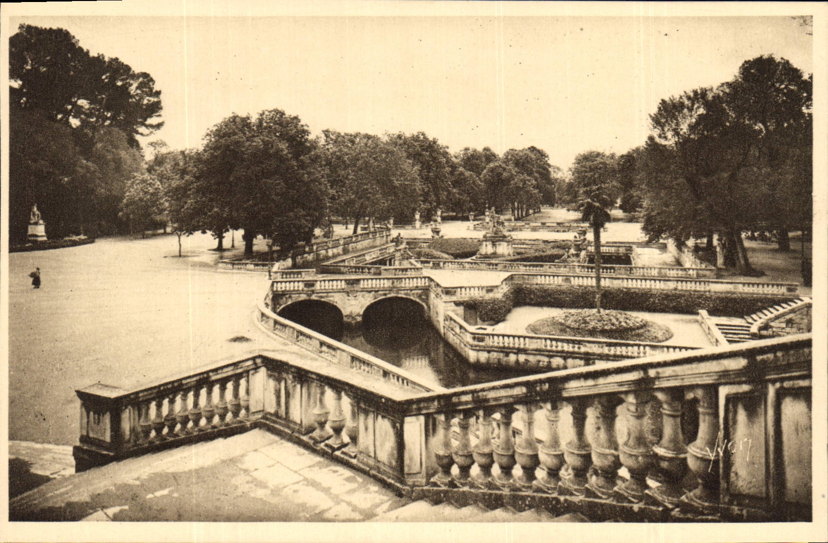Nîmes (Gard) — Fontänen-Garten — Überblick über die römischen Bäder — Les Éditions d'Art YVCN, Paris