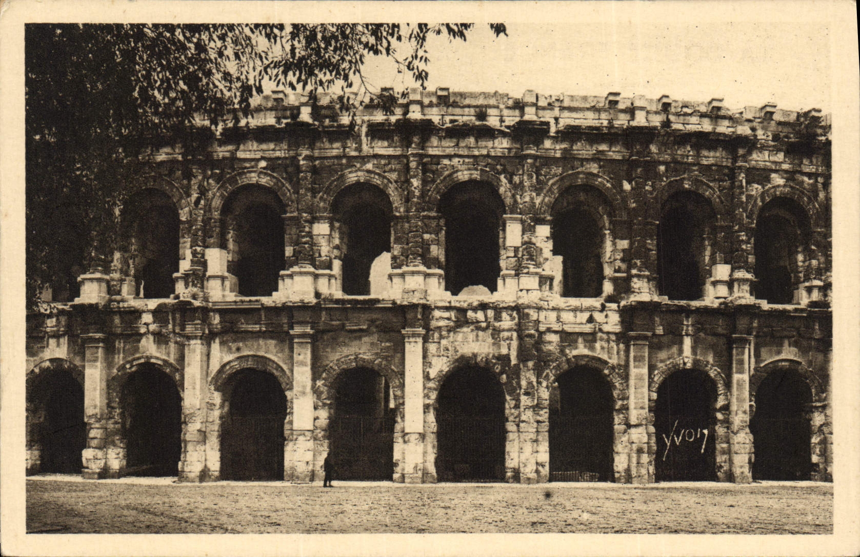 Les Arènes — Nîmes (Gard) — Les Éditions d'Art YVOY, Paris