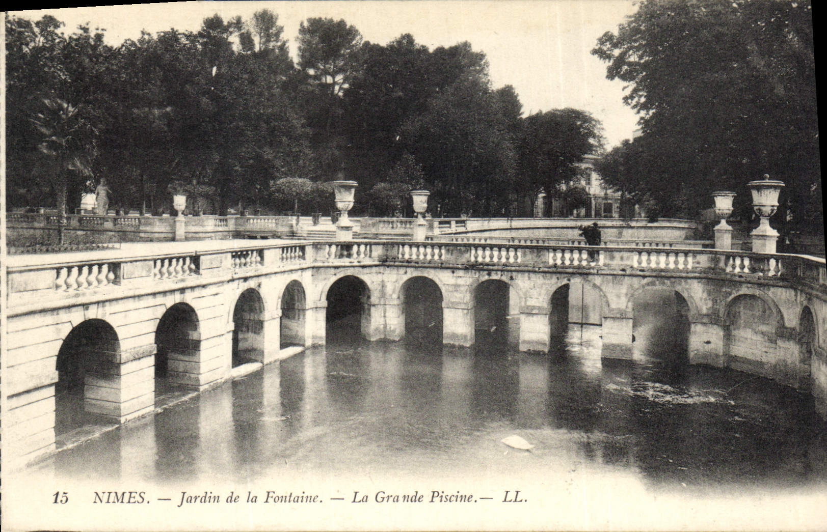 NIMES — Jardin de la Fontaine — La Grande Piscine — LL. — N° 15