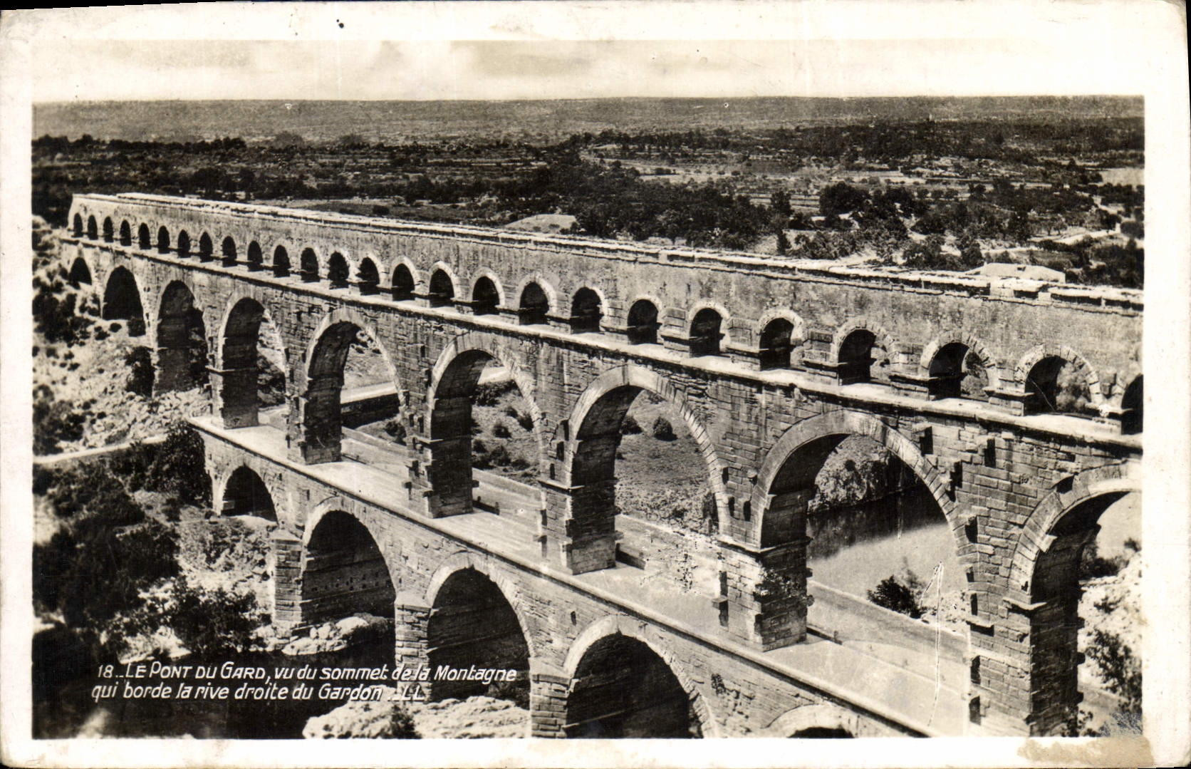 Le Pont du Gard — vu du sommet de la Montagne — éditeur D.L.L. n°18