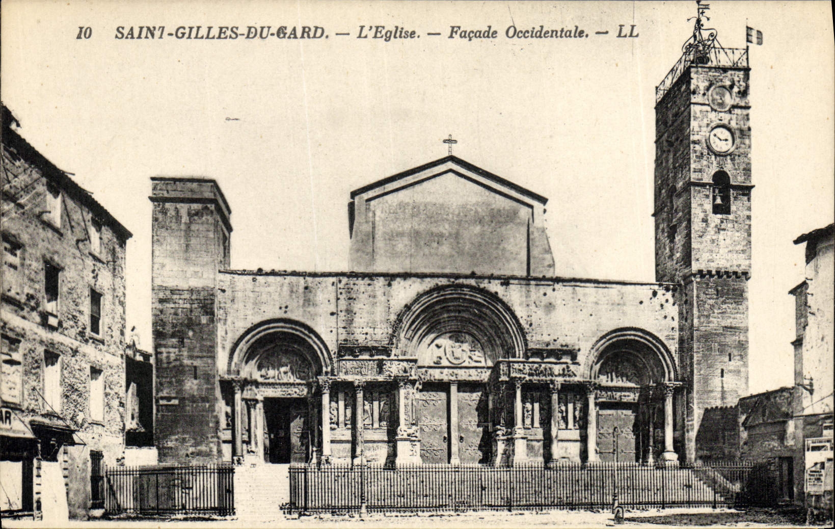 CPA Saint Gilles du Gard l'Eglise Facade Occidentale 