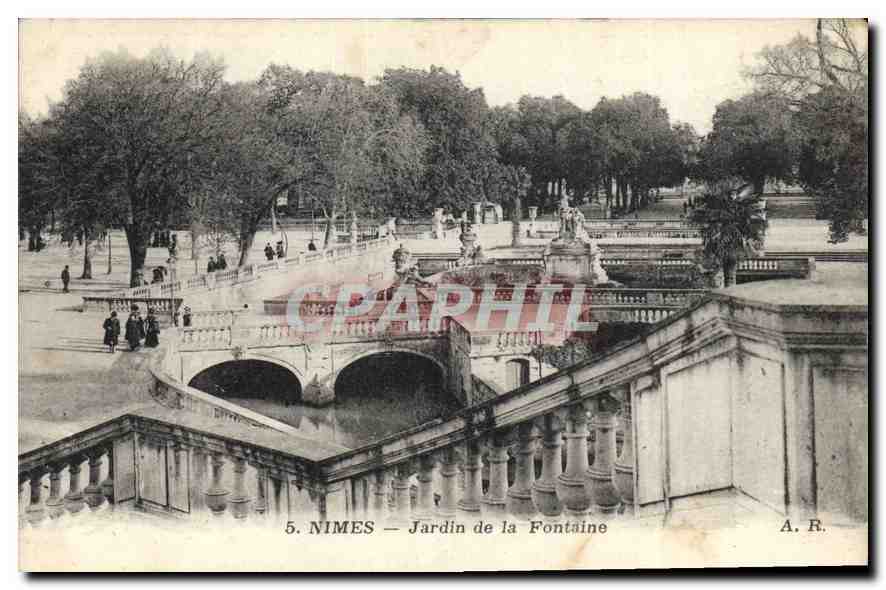 CPA Nimes Jardin de la Fontaine 