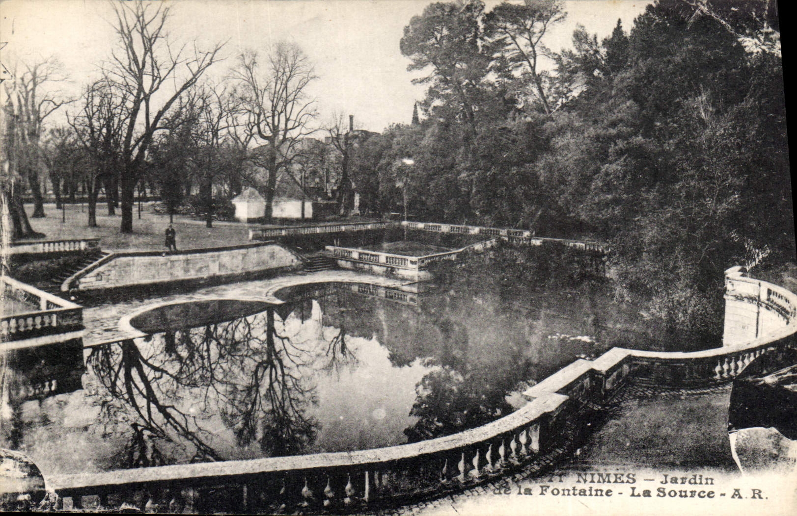 CPA Nimes Jardin de la Fontaine la Source 