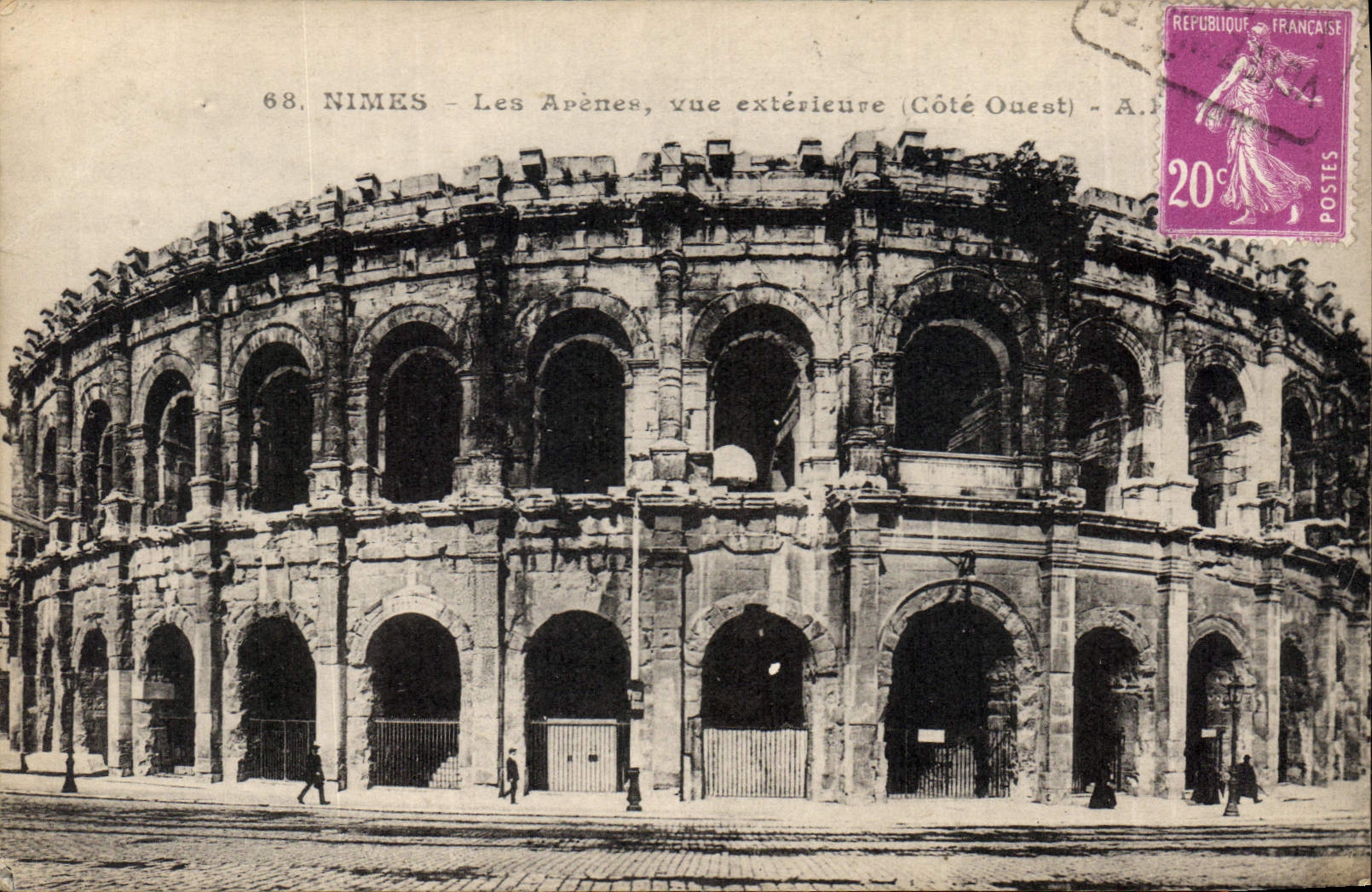 Nîmes - Les Arènes, vue extérieure (Côté Ouest) - A.J.
