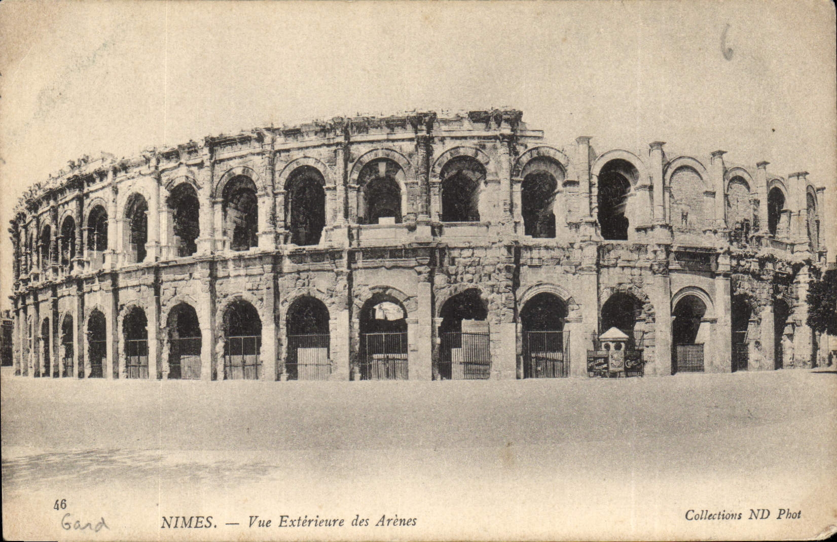CPA Nimes vue exterieure des Arenes 