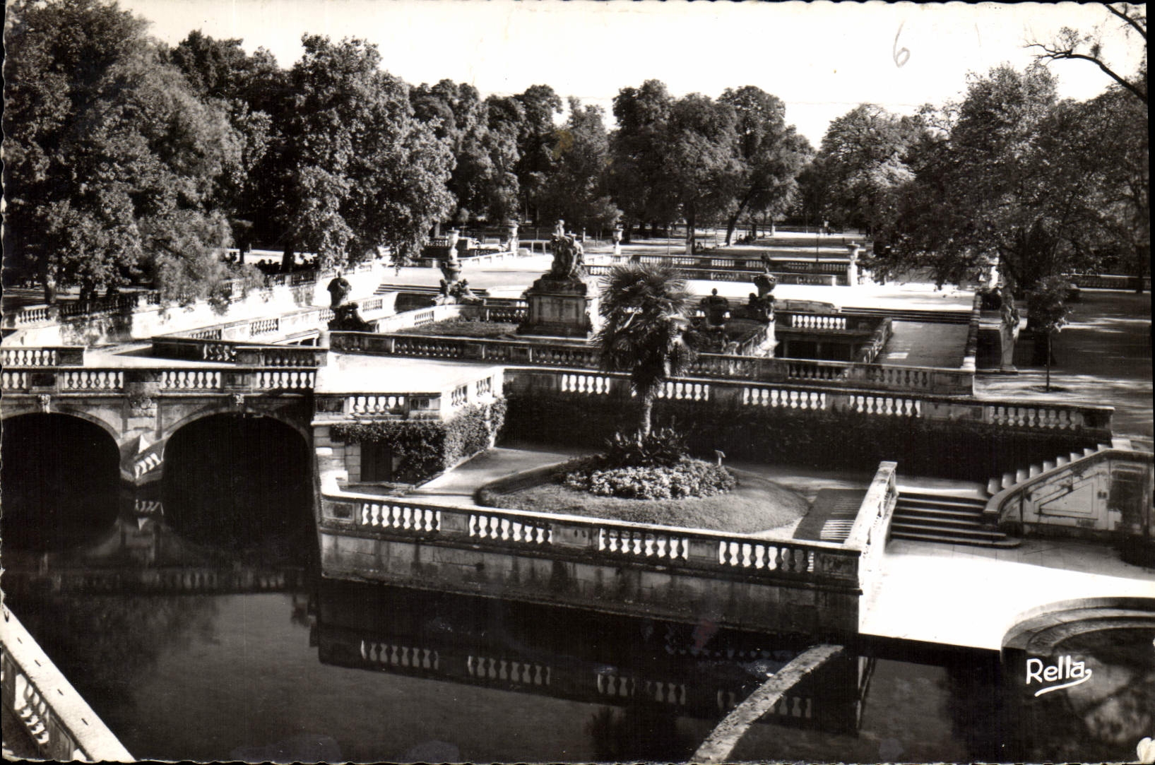 CPA Nimes Gard le Jardin de la Fontaine XVIIIs 