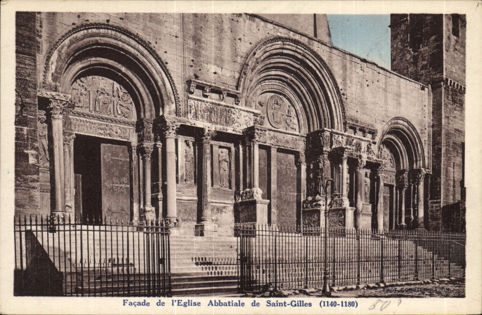 Façade de l'Église Abbatiale de Saint-Gilles — (1140-1180) — Phot. Comblies - Recto
