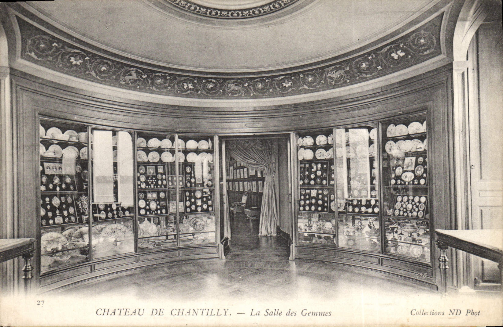 Château de Chantilly — La Salle des Gemmes — Collections ND Phot n°27