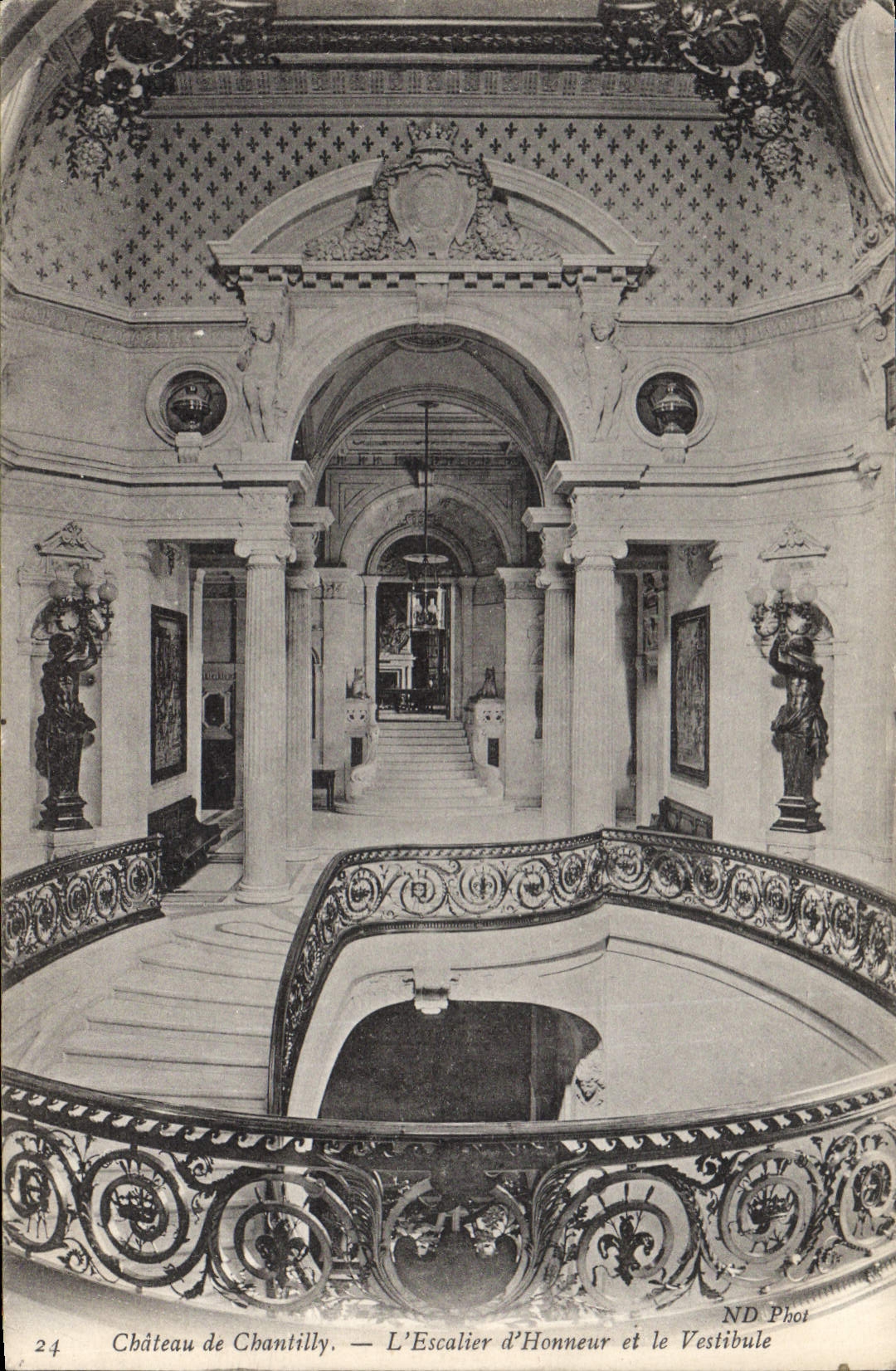 CPA Chateau de Chantilly l'Escalier d'Honneur et le Vestibule 
