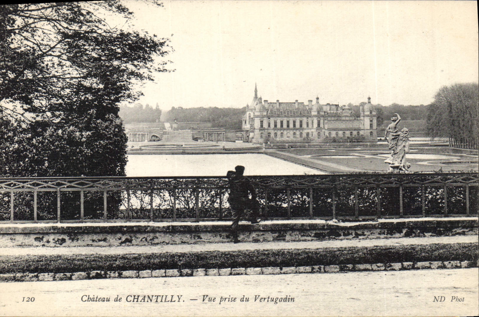 Château de CHANTILLY — Vue prise du Vertugadîn — ND Phot, n°120